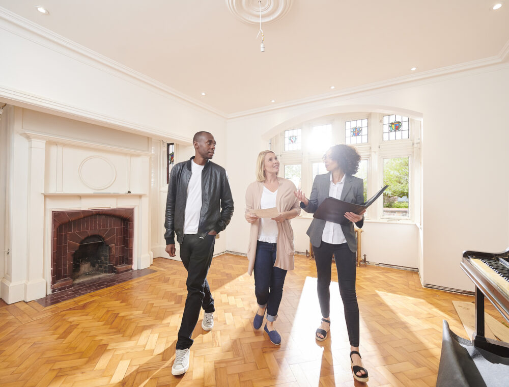 property buying agent couple house-hunting home